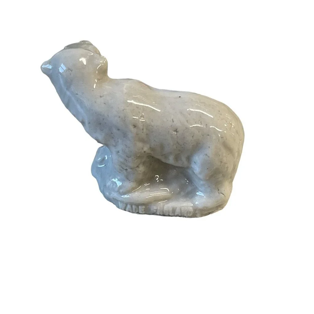 Wade Whimsies Red Rose Tea Polar Bear Figurine Glazed Porcelain England‎ Striker